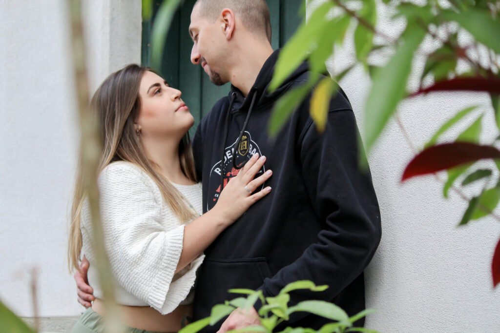 Ensaio fotográfico casalse abraçando