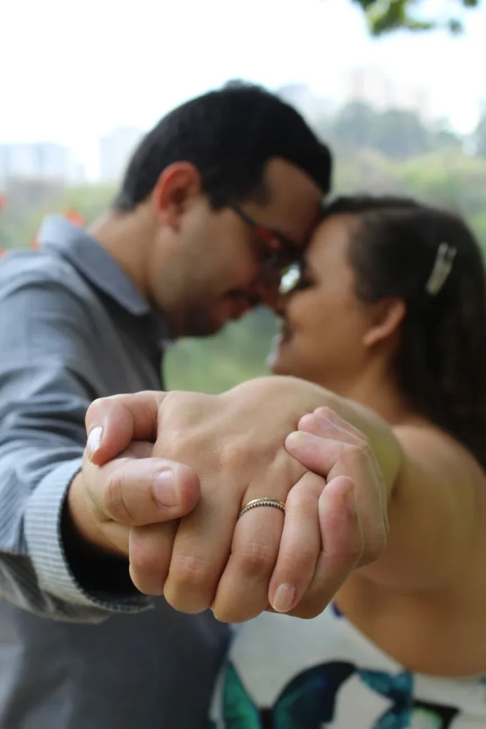 Ensaio Fotográfico de casamento com foco nas mãos