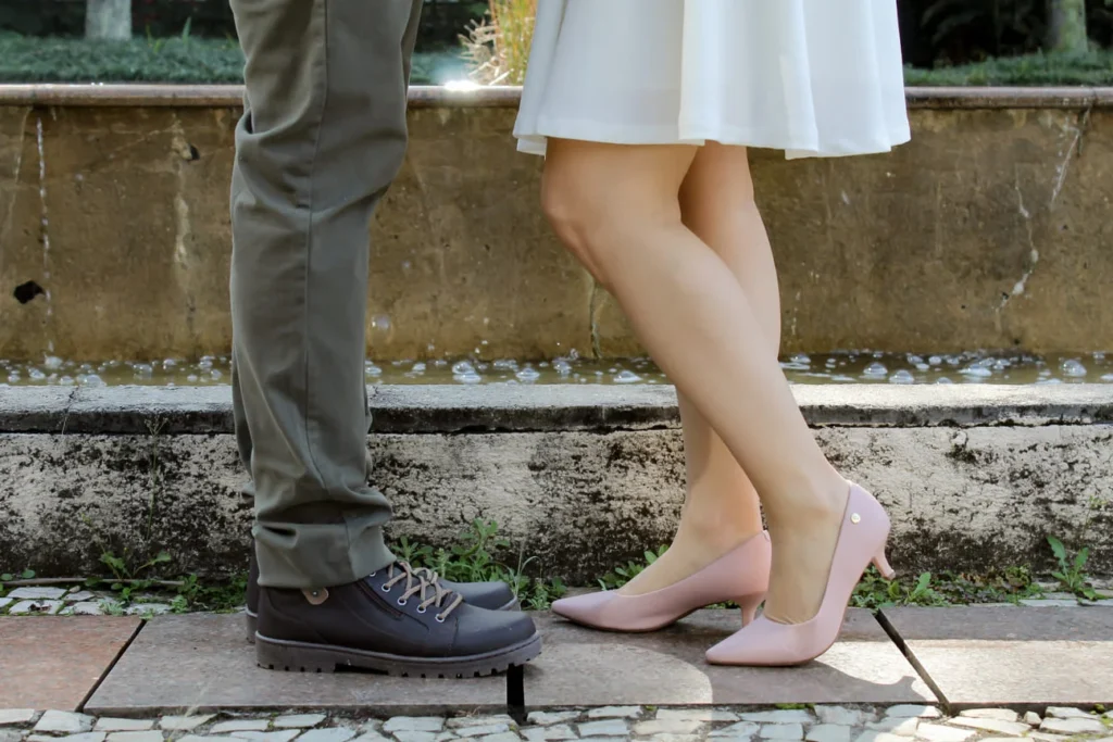 Ensaio Fotográfico de casamento com foco nos pés do casal